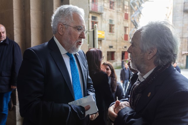 Santalices sitúa a obra de Acisclo Manzano como exemplo da cadea de continuidade da arte galega